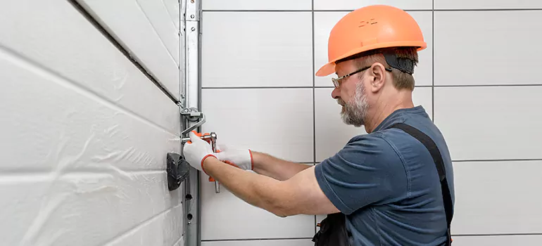 Commercial Garage Door Repair in Crescent Harbour, ON